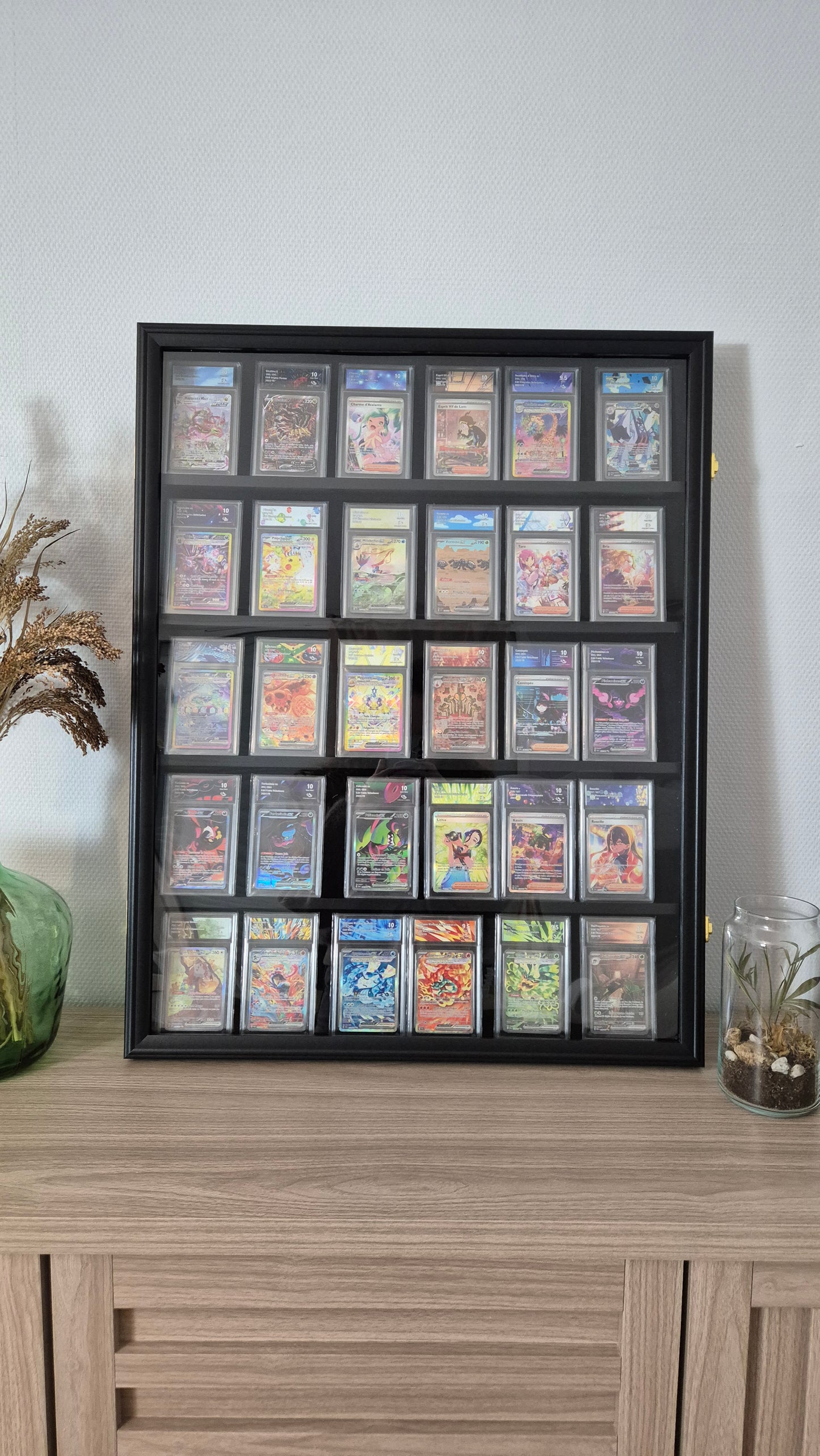 Cadre / présentoir / vitrine murale pour 35 cartes gradées