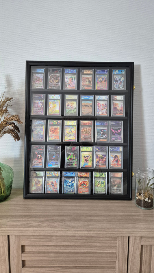 Cadre / présentoir / vitrine murale pour 35 cartes gradées.