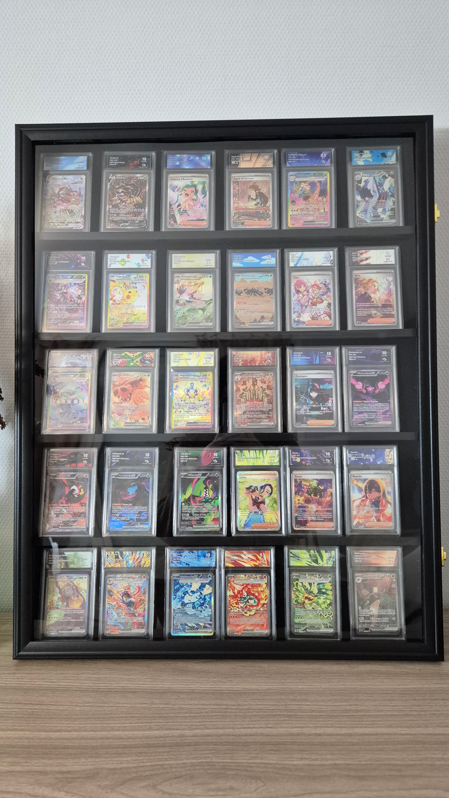 Cadre / présentoir / vitrine murale pour 35 cartes gradées