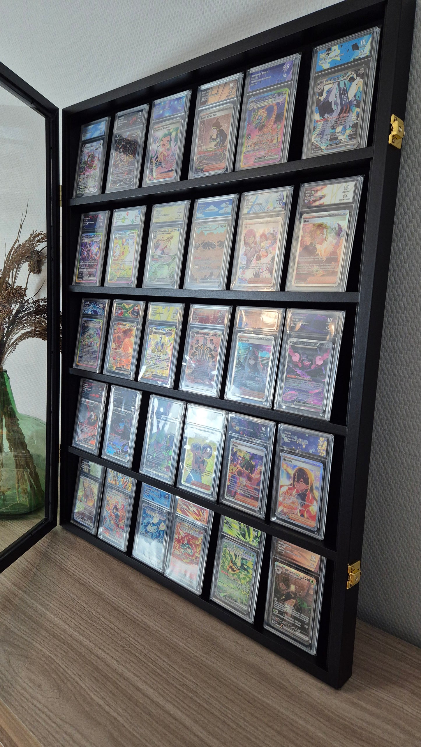 Cadre / présentoir / vitrine murale pour 35 cartes gradées