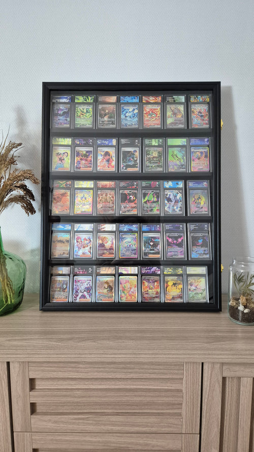 Cadre / présentoir / vitrine murale pour 35 cartes gradées
