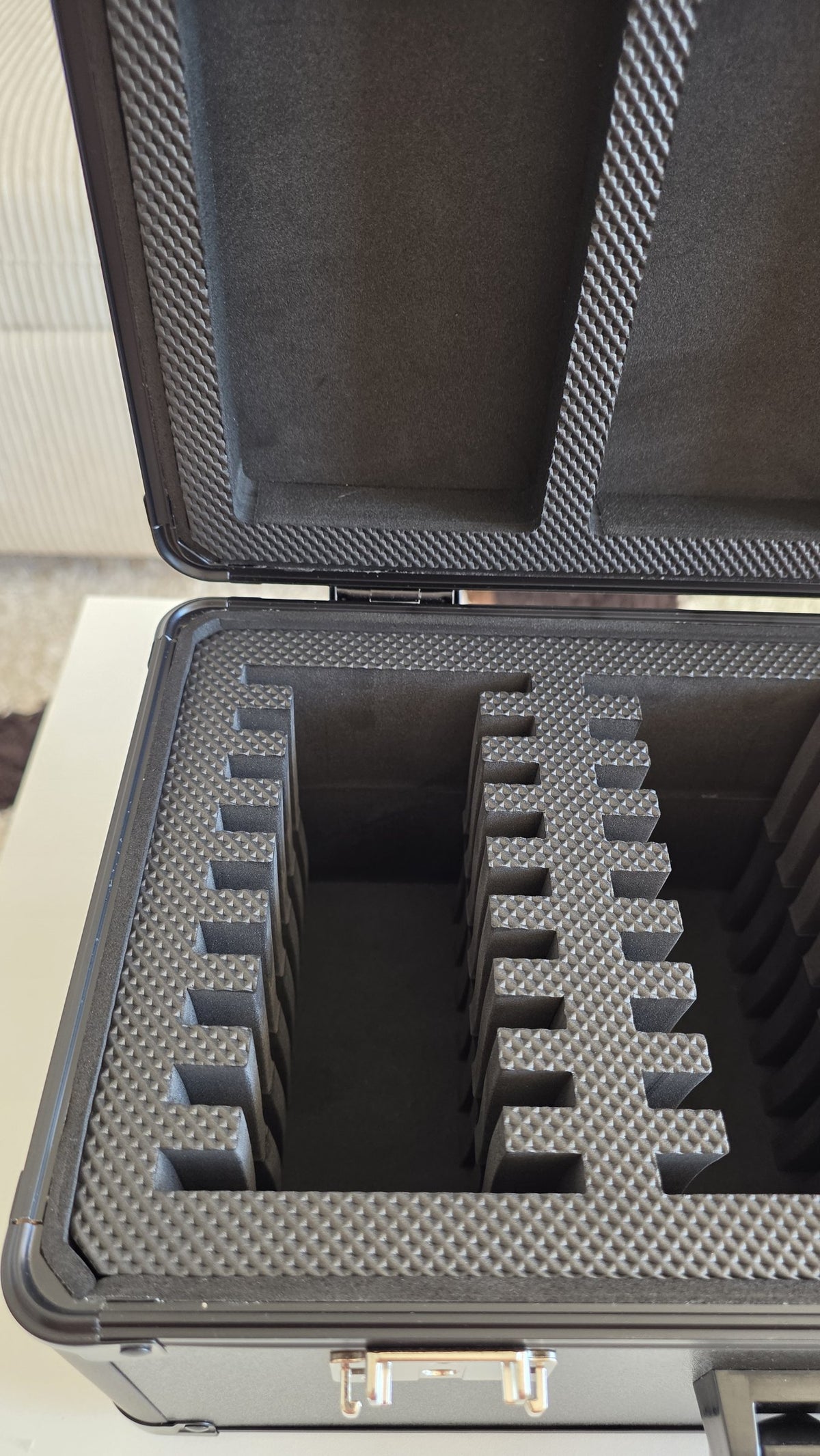 Emplacements en mousse de la valise Phoenix Shield PSA